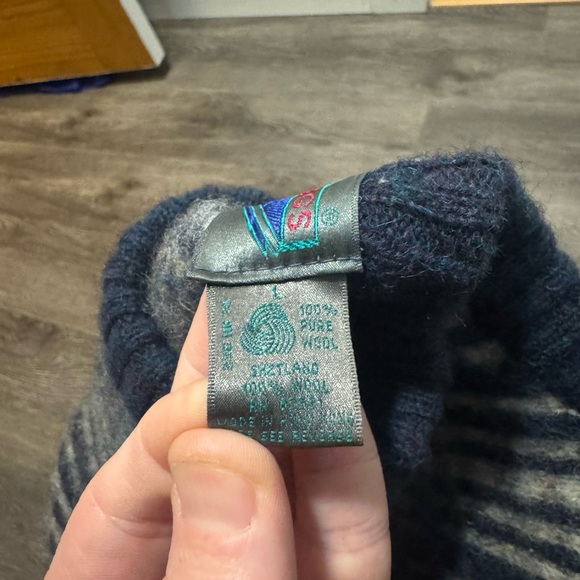 Vintage Shetland Wool Sweater - Picture 7 of 9